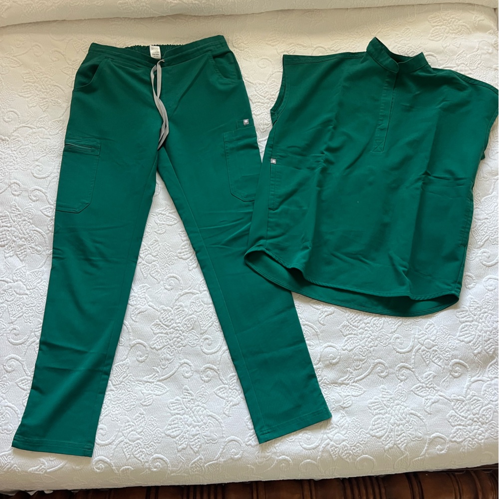 Figs hunter green scrub set